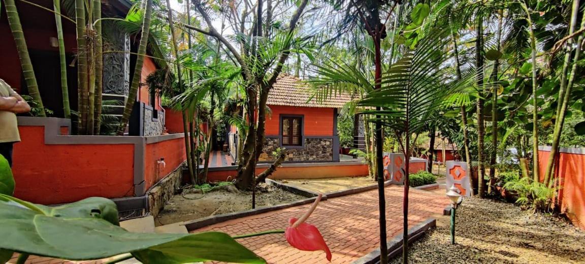Clay Resort By Bestinn Leisure - Wayanad Padinjarathara Exterior photo