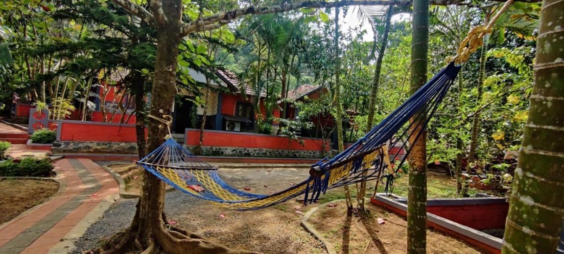 Clay Resort By Bestinn Leisure - Wayanad Padinjarathara Exterior photo